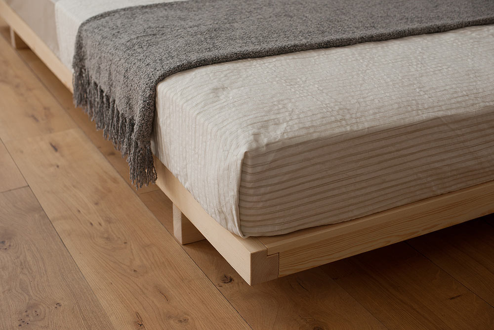 A closer view of the frame corner of the platform style Kobe low bed