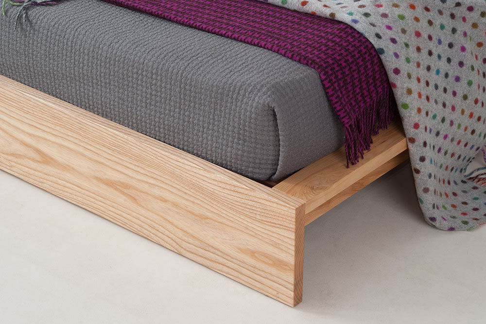 ki wooden bed foot detail