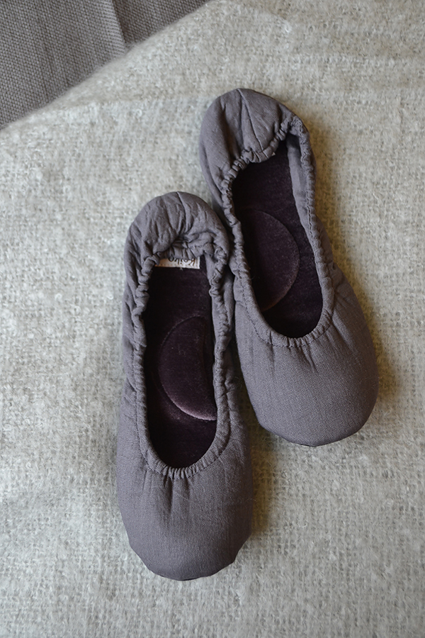 linen slippers - lavender