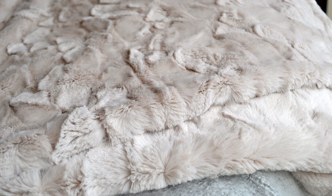 faux fur throw - magnolia