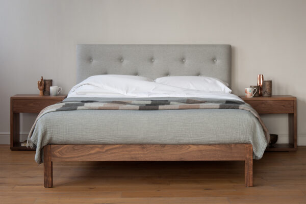 buttoned bed white bedding front