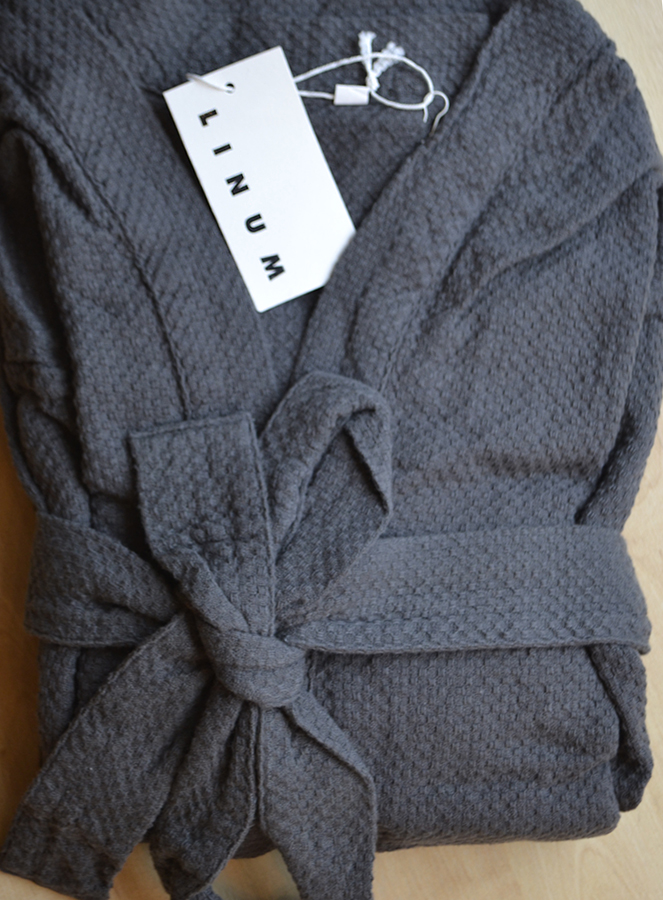 linum kimono robe - dark grey