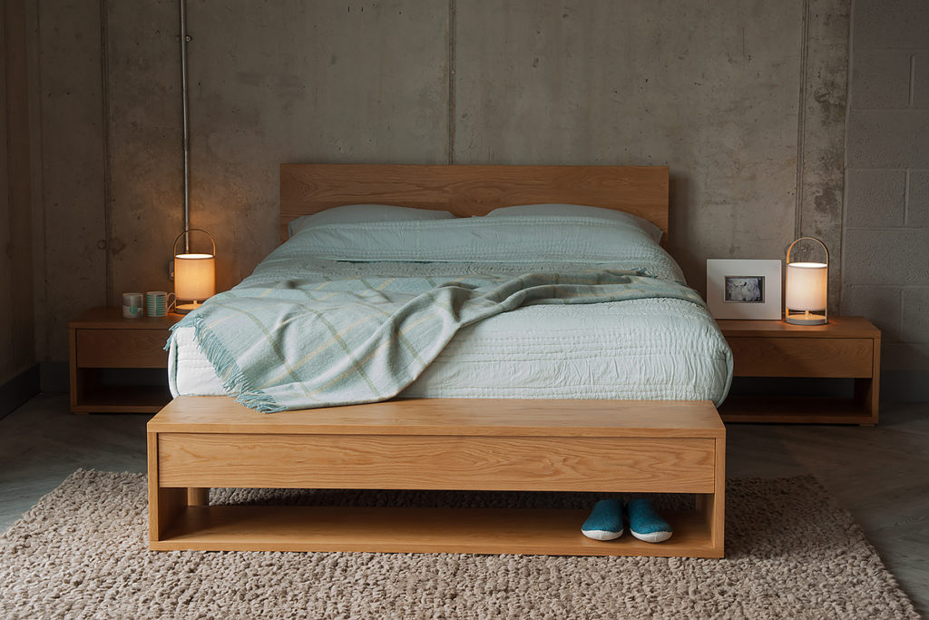 Bedside tables with one drawer and an open shelf in Oak