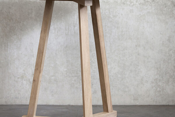 Ethnicraft Oak Tripod side table concrete