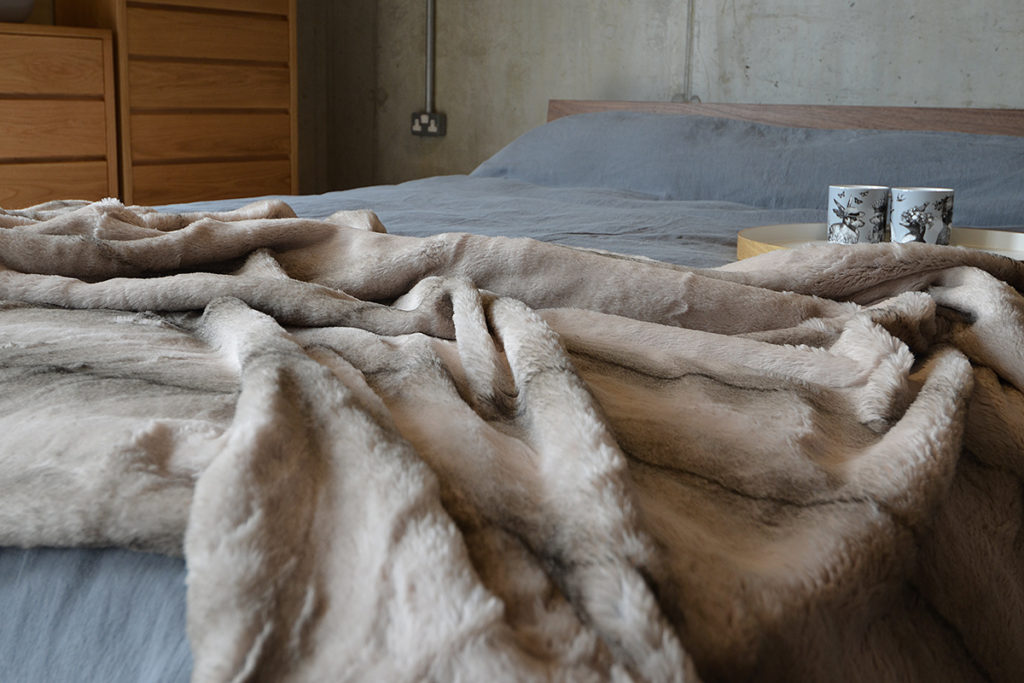 angora-look-silver-throw