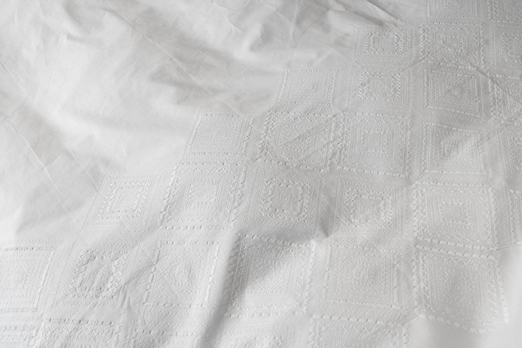 diamond-white-cotton-embroidered-bedding