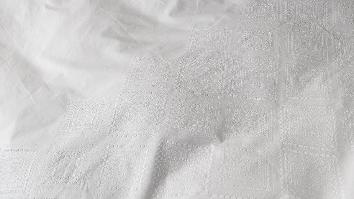 diamond-white-cotton-embroidered-bedding