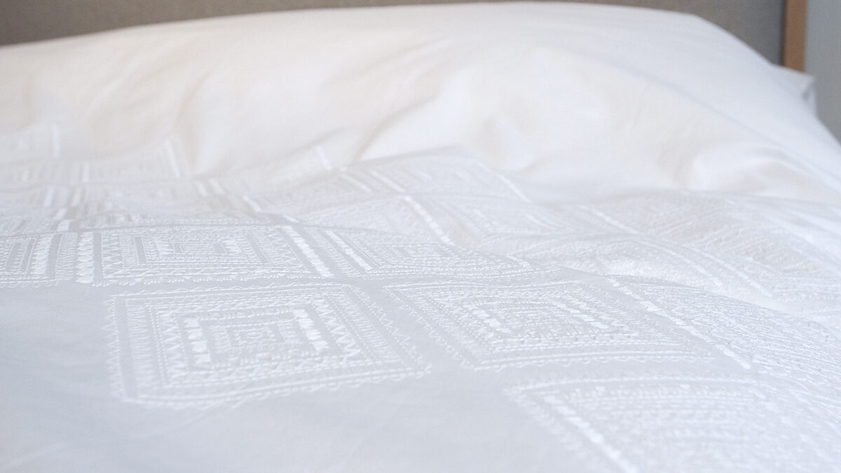 diamond-white-cotton-embroidered-bedding