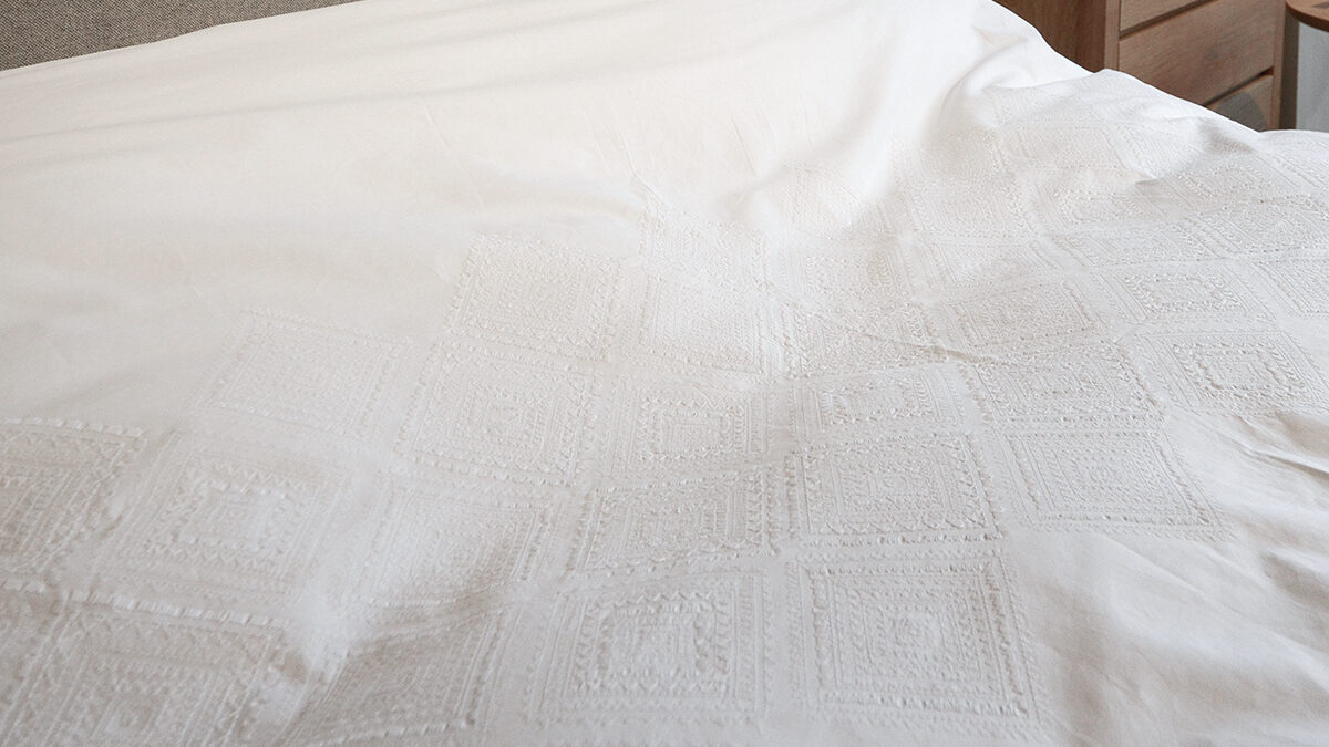 diamond-white-cotton-embroidered-bedding