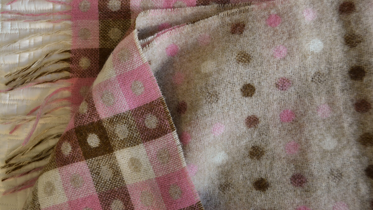 merino-lamsbwool-scarf-beige-pink