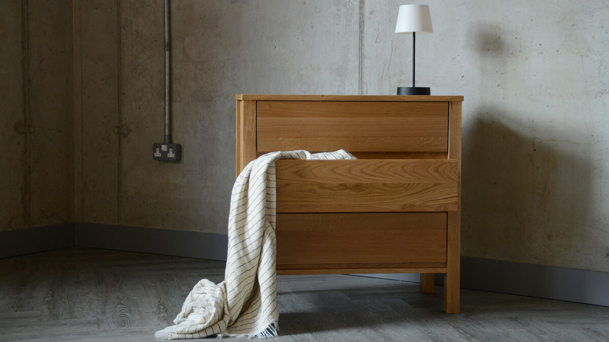 3 drawer chest of drawers in oak