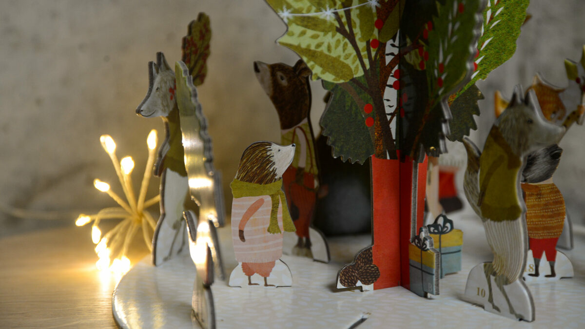 3d advent christmas tree animal close up