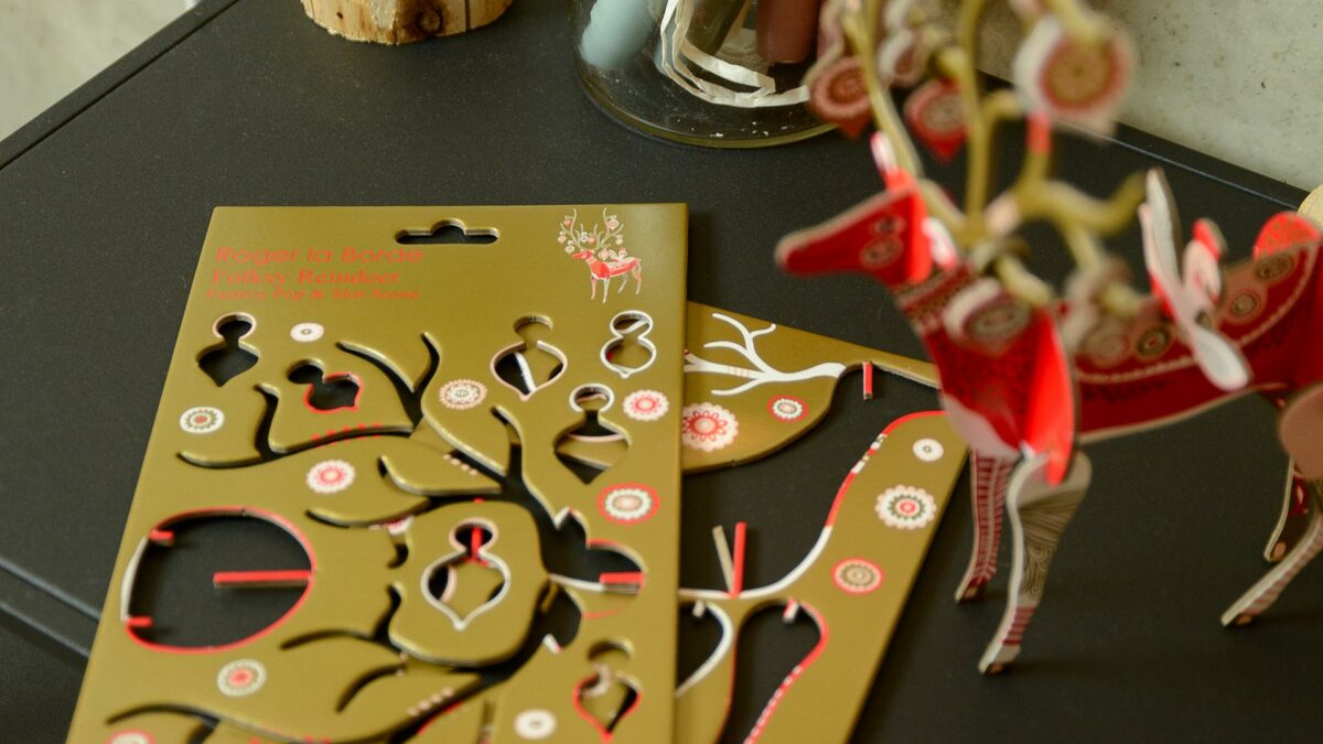 3d reindeer pop and slot packaging