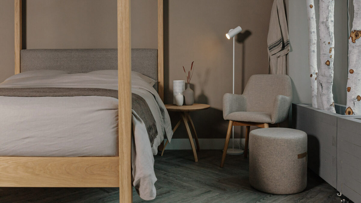 4 poster bed with Lauren chair and wool covered stool