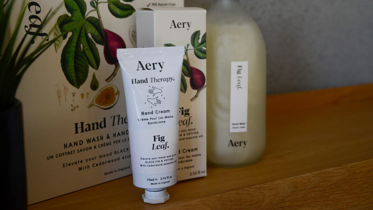 Hand therapy gift set with hand cream and liquid soap in Fig fragrance