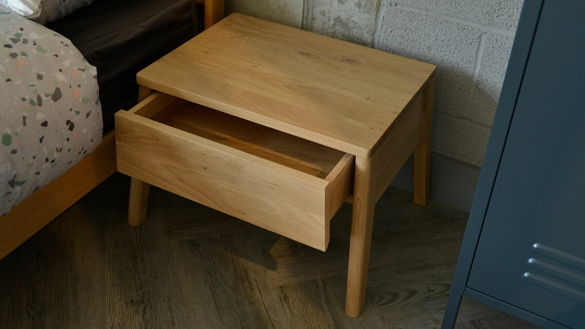 Air solid oak bedside table with drawer