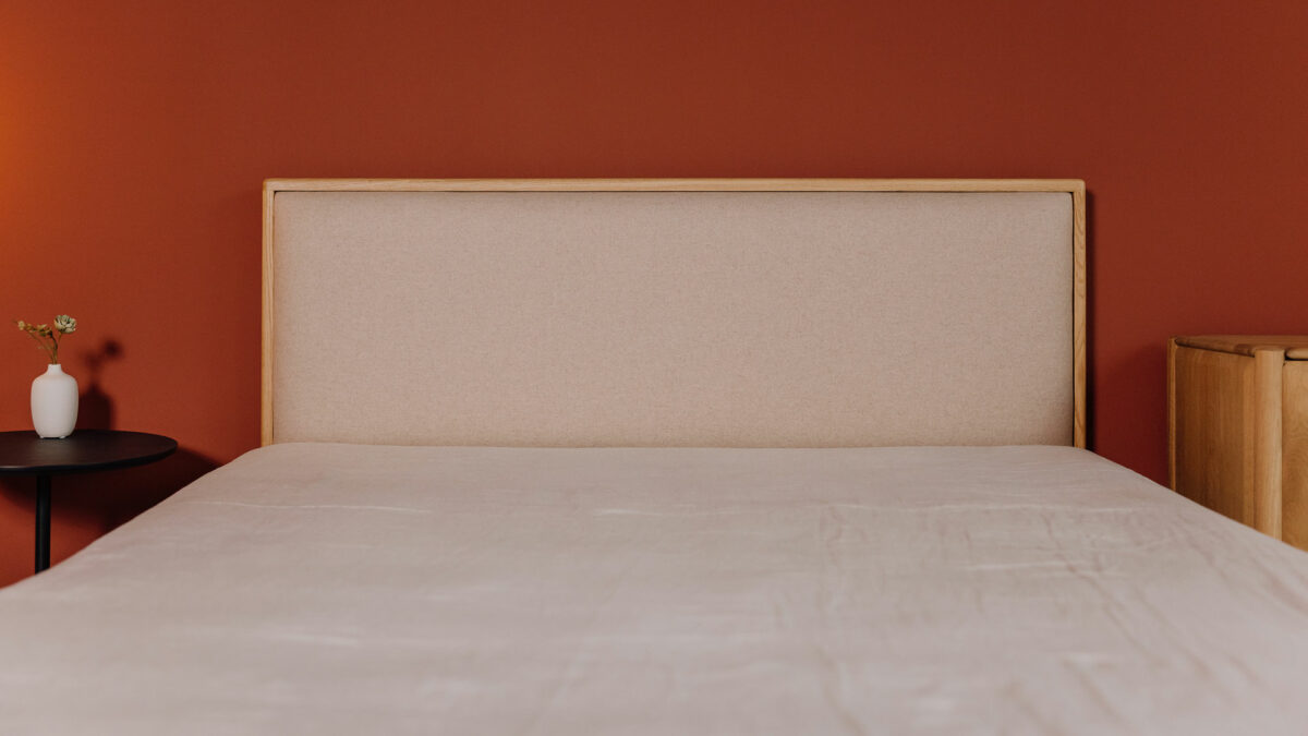 Amatheon upholstered heaboard oak Carlisle