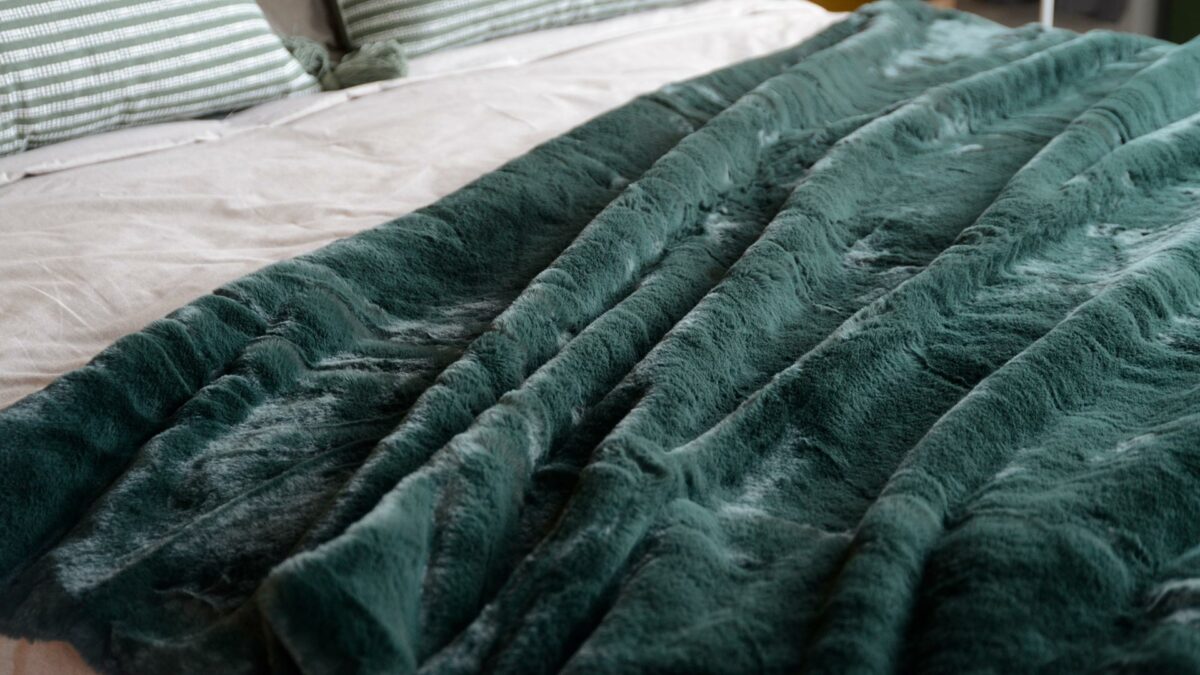 Forest green soft faux fur throw