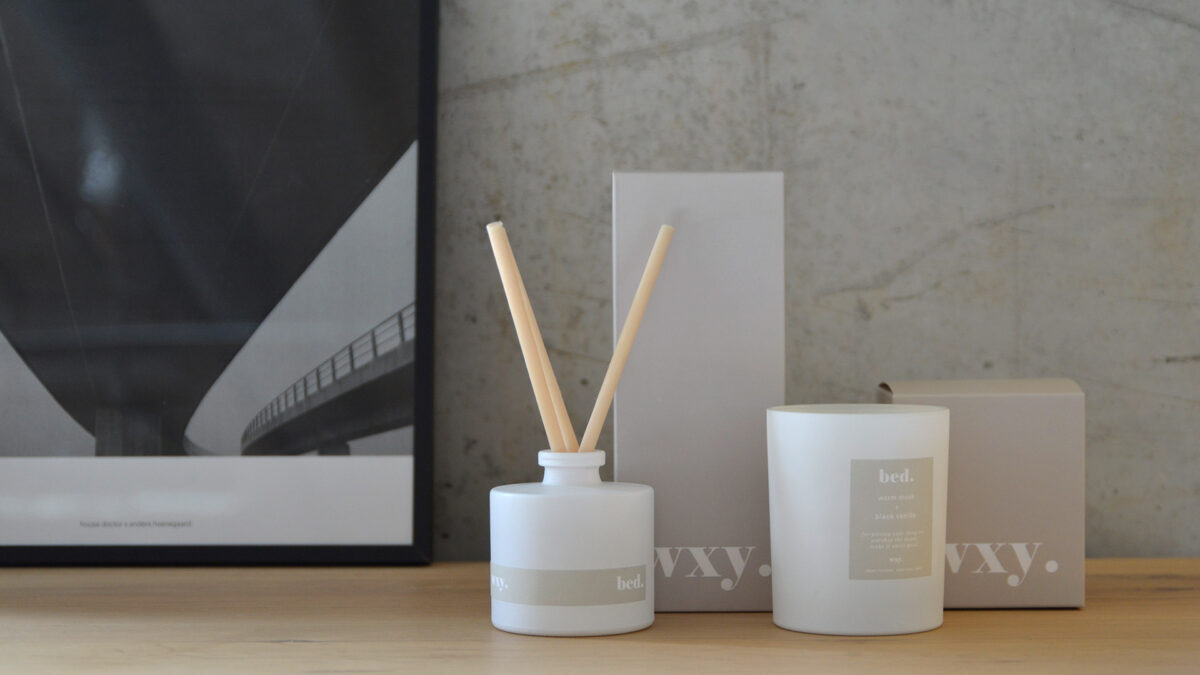 Bed scented candle and diffuser