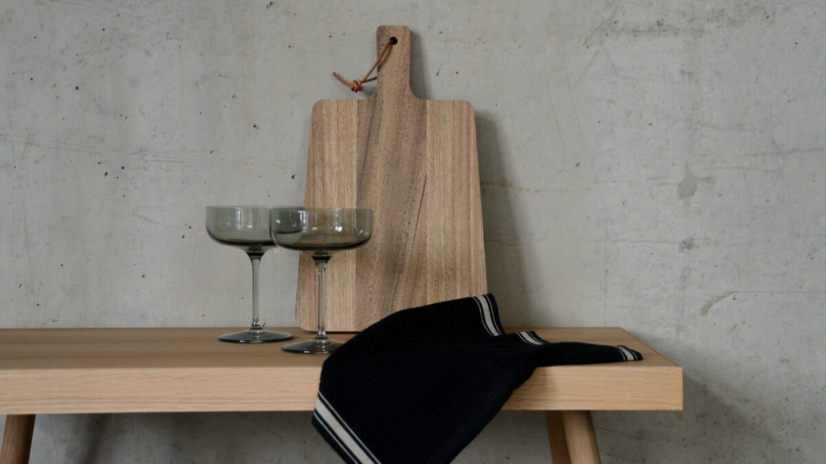 Black Beige Dishcloth with and Walnut Chopping Boards