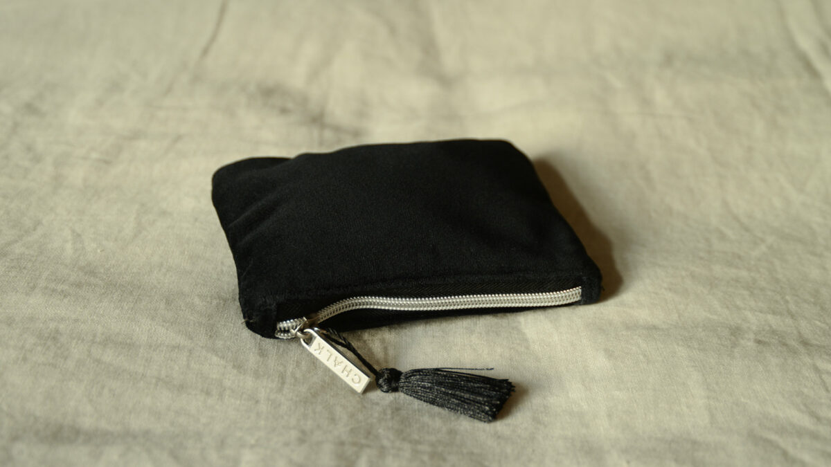 velvet zipped pouch in black