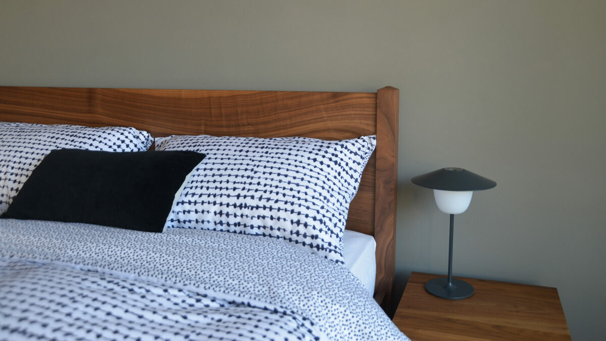 Printed and reversible black and white duvet cover set