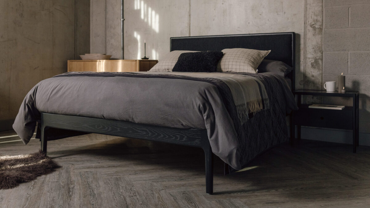 Quick Ship Black Oak Carlisle Bed