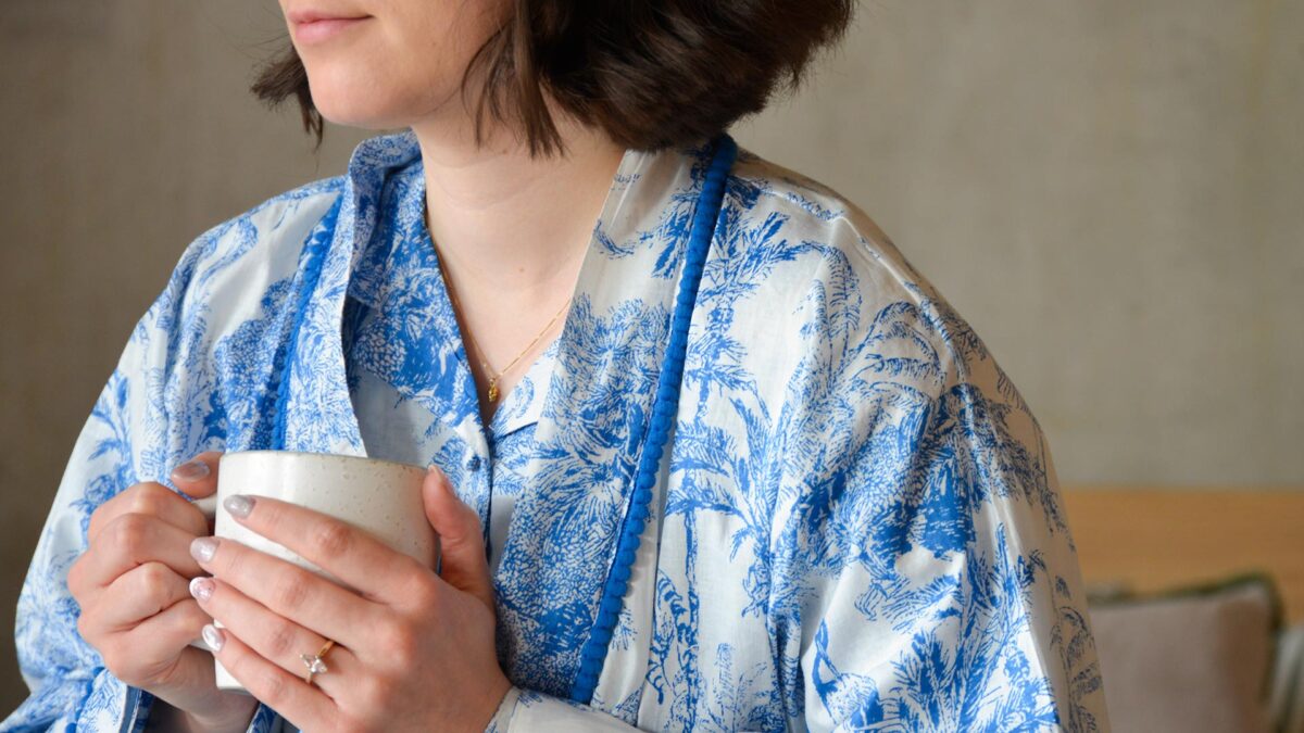 Blue & White Jungle Print Robe - Image 2