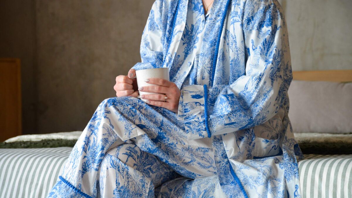 Blue & White Jungle Print Robe - Image 4