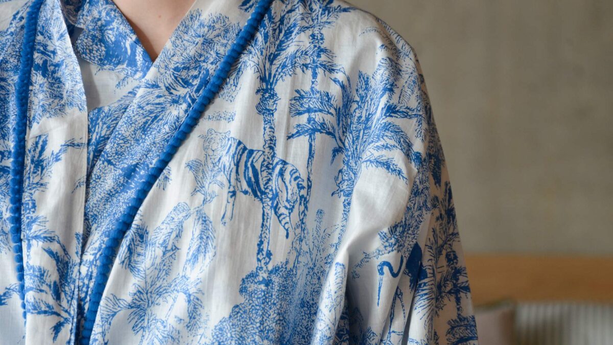 Blue & White Jungle Print Robe - Image 3