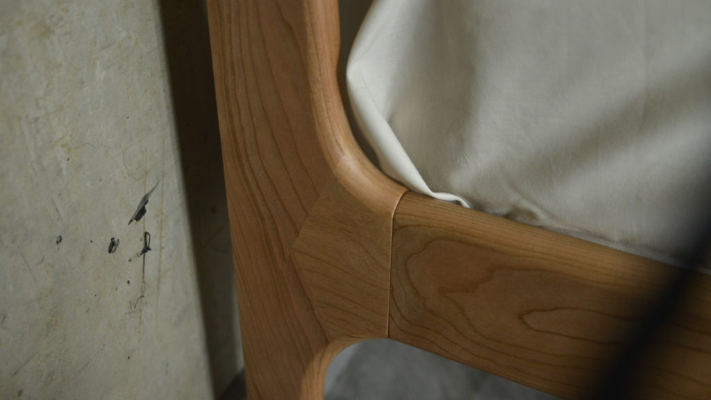 Camden & Pimlico solid wooden bed - a detail view of the headboard leg joint