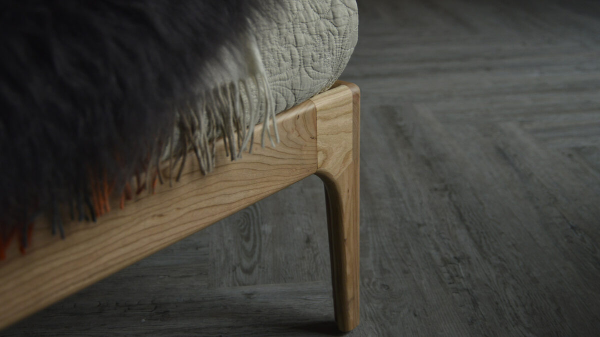 Camden solid wood bed - leg detail