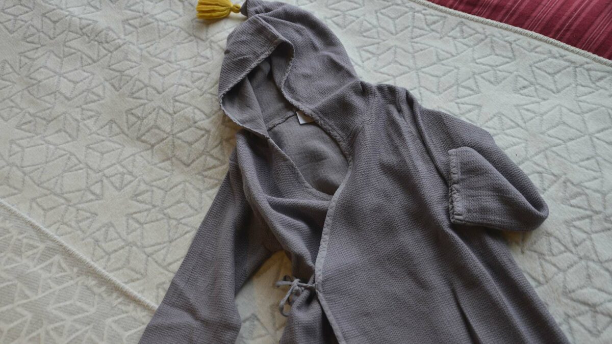 Childs Cotton Robe2 grey with yellow tassle
