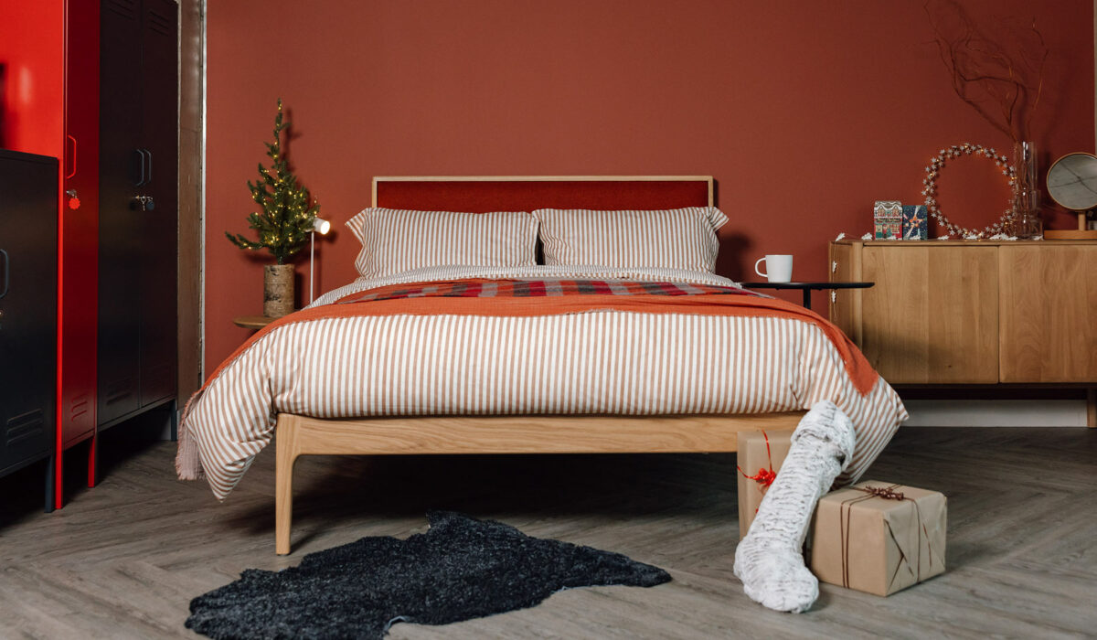 Christmas bedroom look oak Carlisle bed