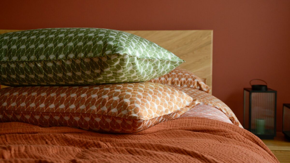 Circle Pattern Bedding Blue Orange Pillow Stack