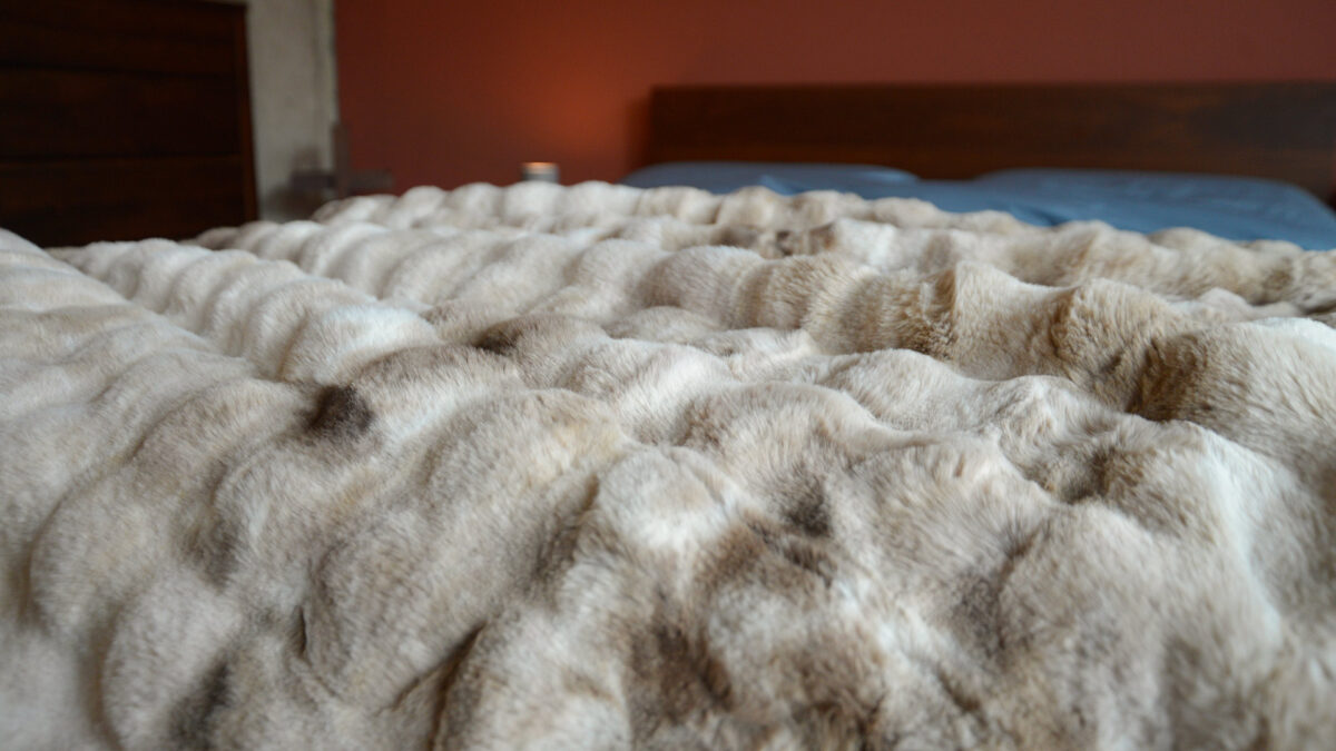 Super Soft Faux Fur Bubble Throw - Image 3