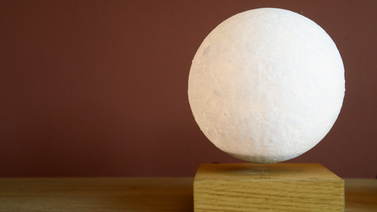 Floating Moon Lamps Oak Detail