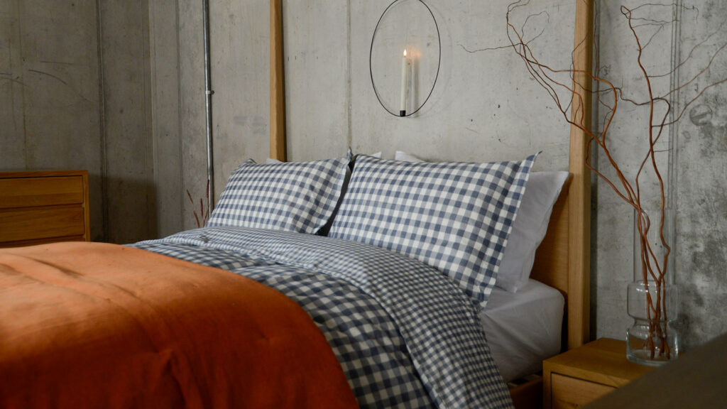 Gingham Bedding Navy Blue with Terracotta Quilt