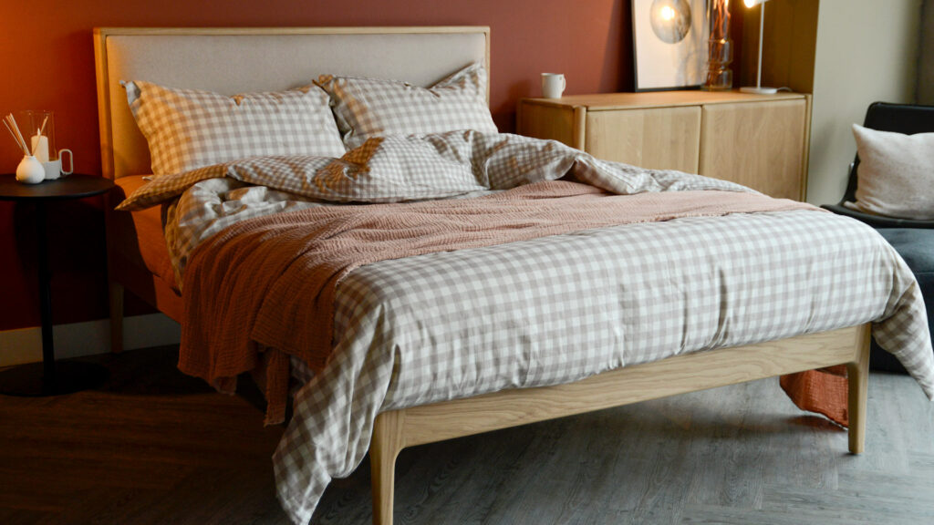 Gingham Bedding Soft Beige Rumpled on Oak Carlisle in Full Roomset