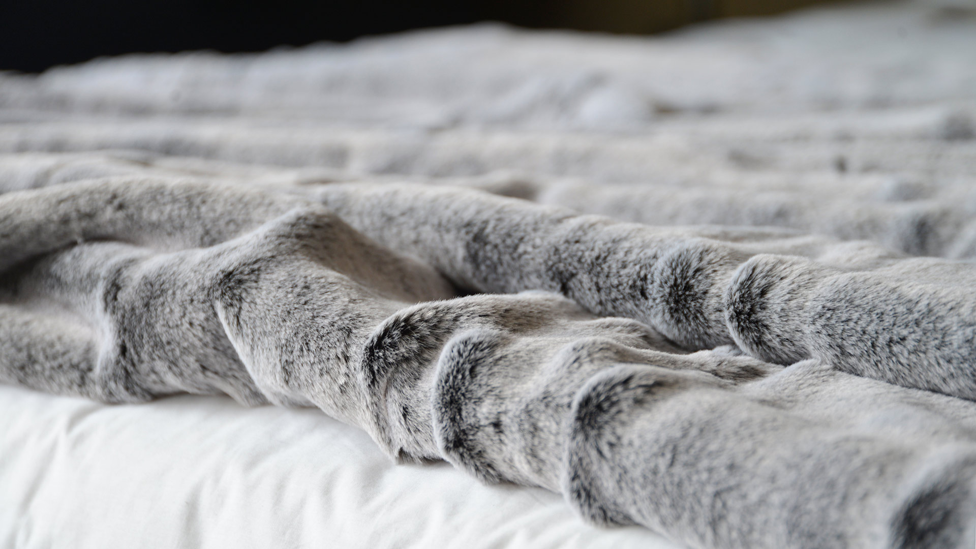 Luxury Frosted Faux Fur Throws Warm Charcoal Silver Charcoal