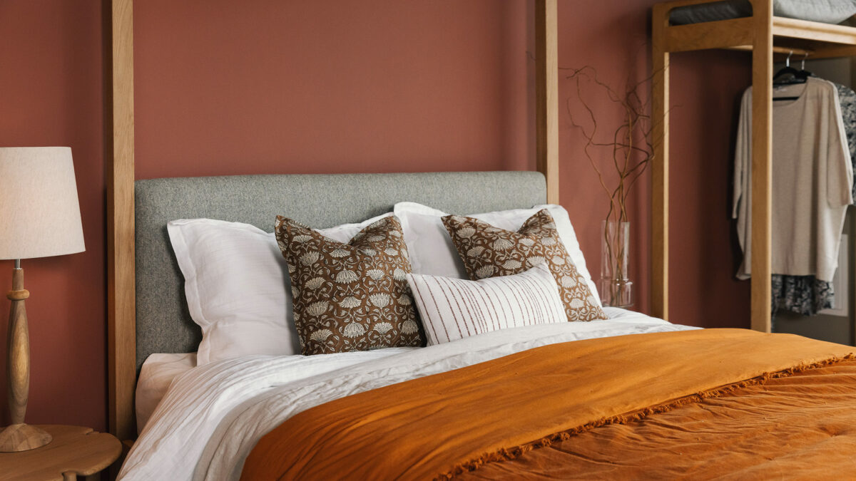 Highland 4 poster headboard detail with rust accessories