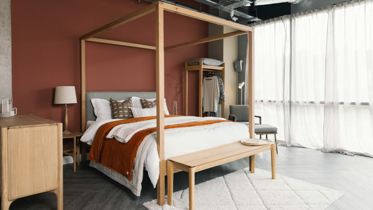 Highland four poster bed in oak
