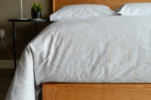 Honeycomb bedding with oiled cherry camden