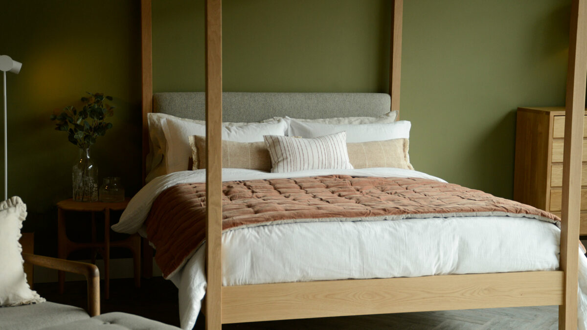Jaipur Throw Cinnamon on Oak Highland Roomset