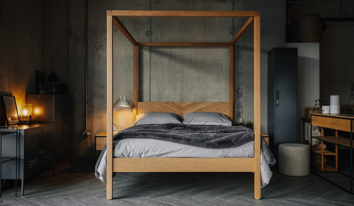 Keham 4 Poster bed in oak