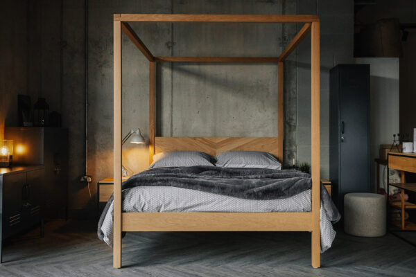 Keham 4 Poster bed in oak