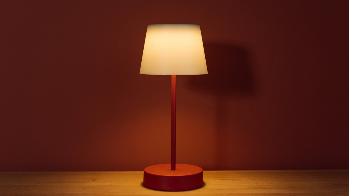 LED lamp with red base