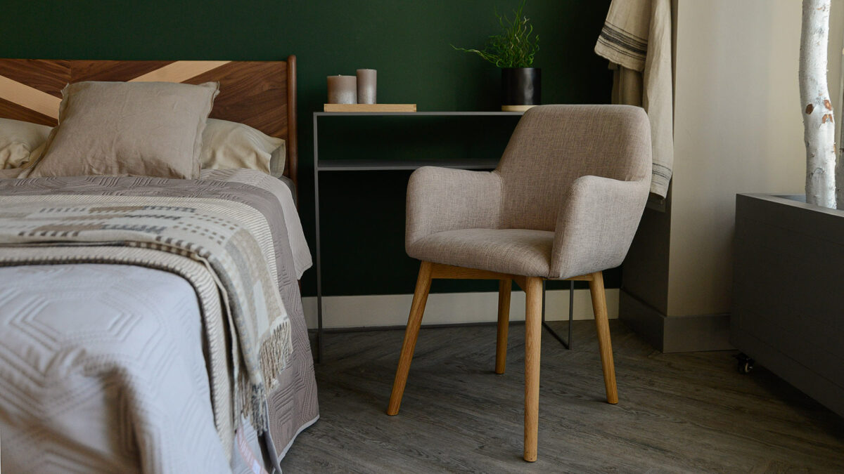 upholstered chair with wooden legs