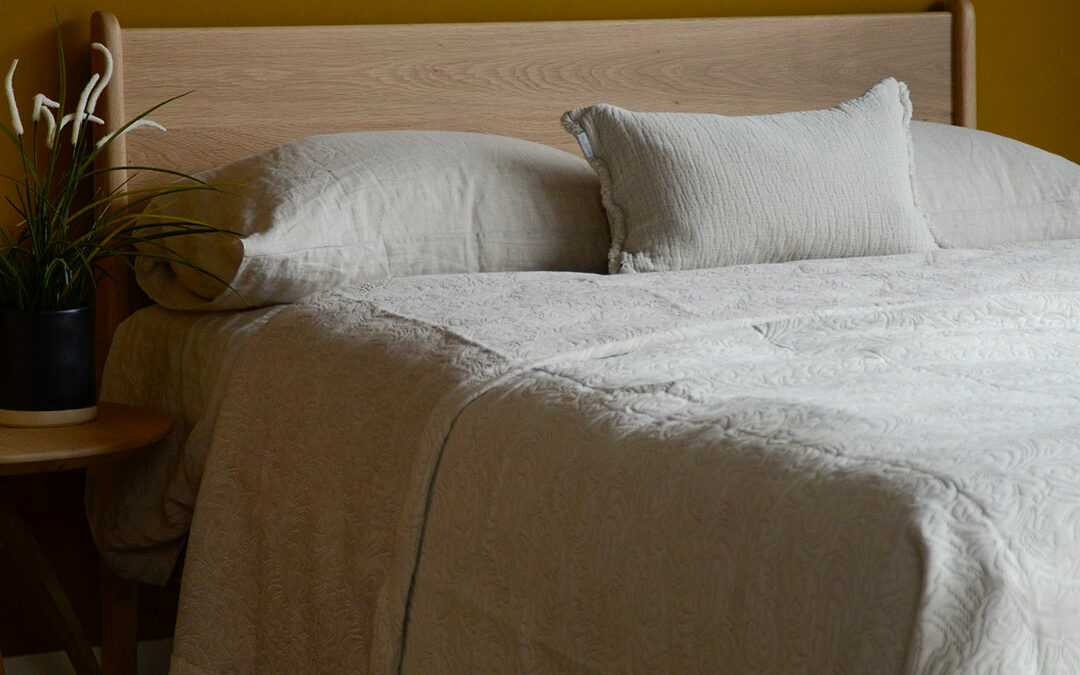 Leaf Pattern Jacquard Bedspread on Oak Camden PORTRAIT.