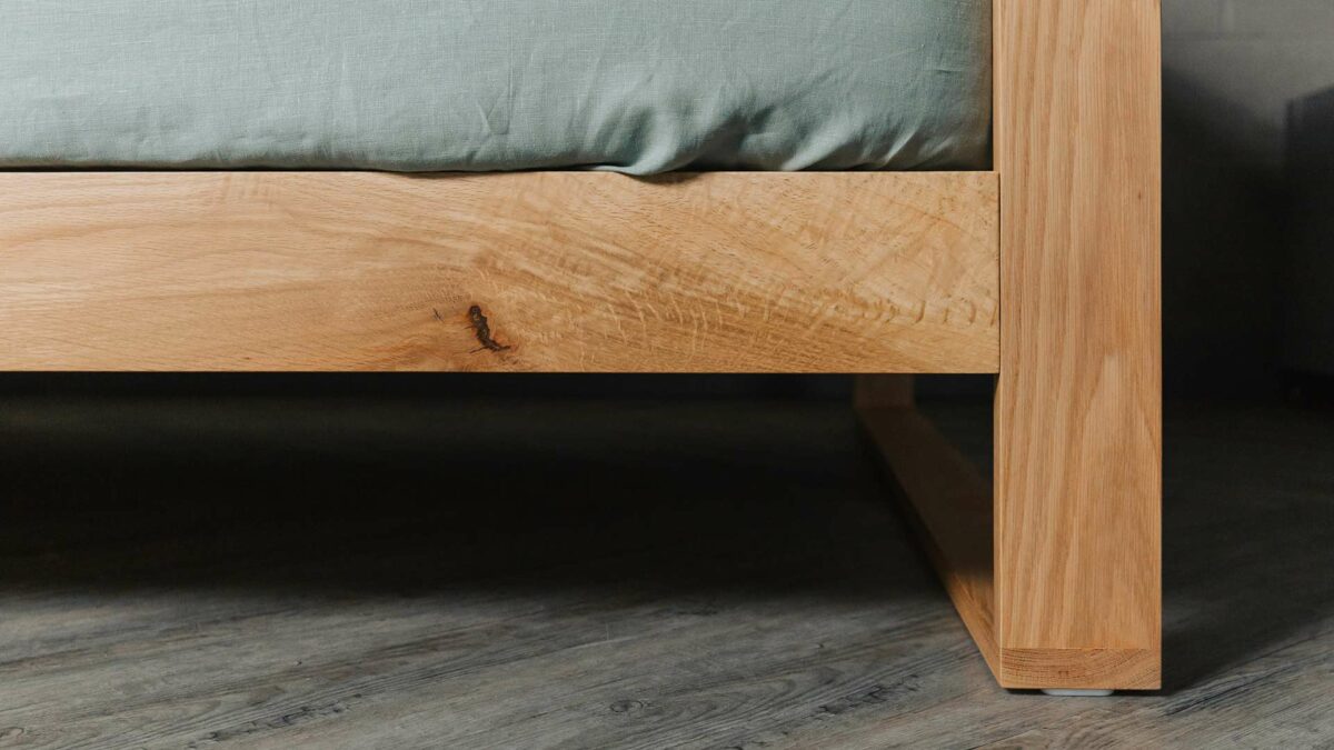 Leith oak side rail knot detail
